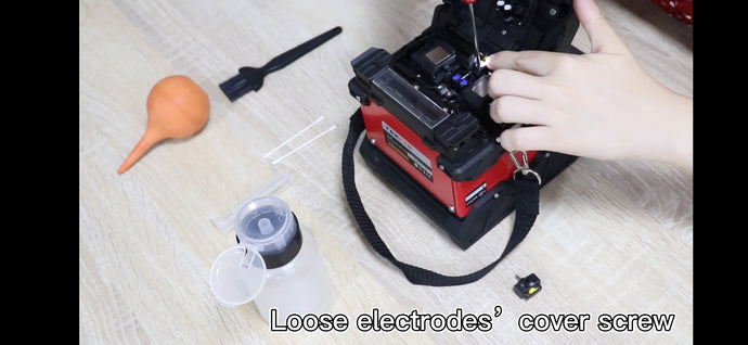 Learn How To Clean The V-Groove And Lens Of Your Fusion Splicer
